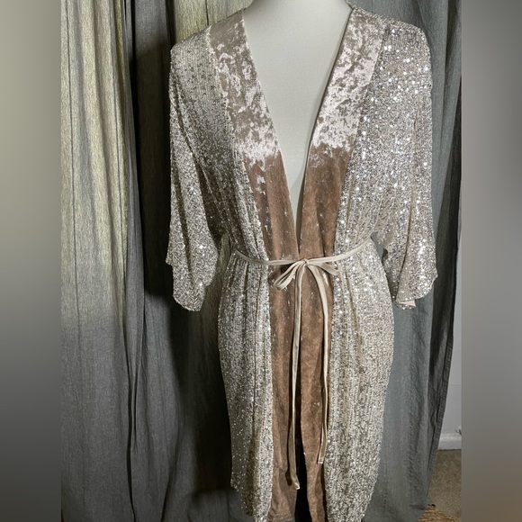 SO 🥂Happy New Year’s Robe/Dress🥂 - Picture 4 of 11